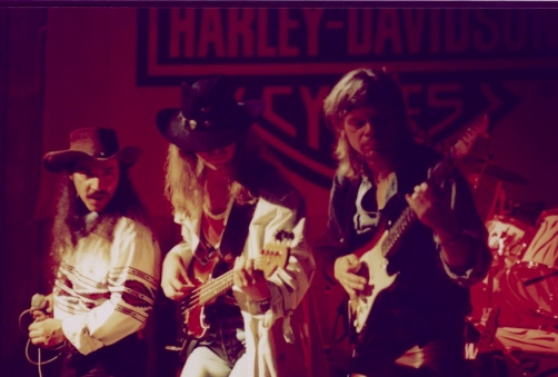 Blues Garage 2.jpg (81074 Byte)